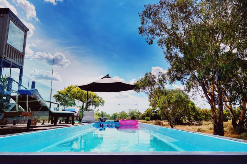 Mineral lap pool