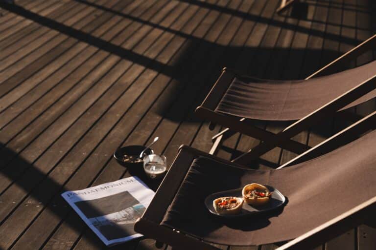 Enjoying a breakfast hamper on our self contained accommodation packages